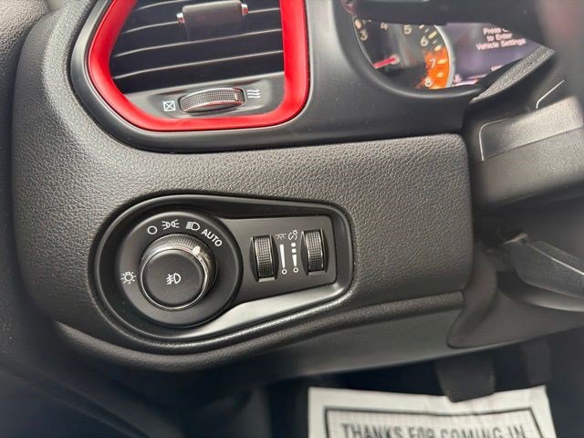 Used 2015 Jeep Renegade Trailhawk AWD/4WD image 25