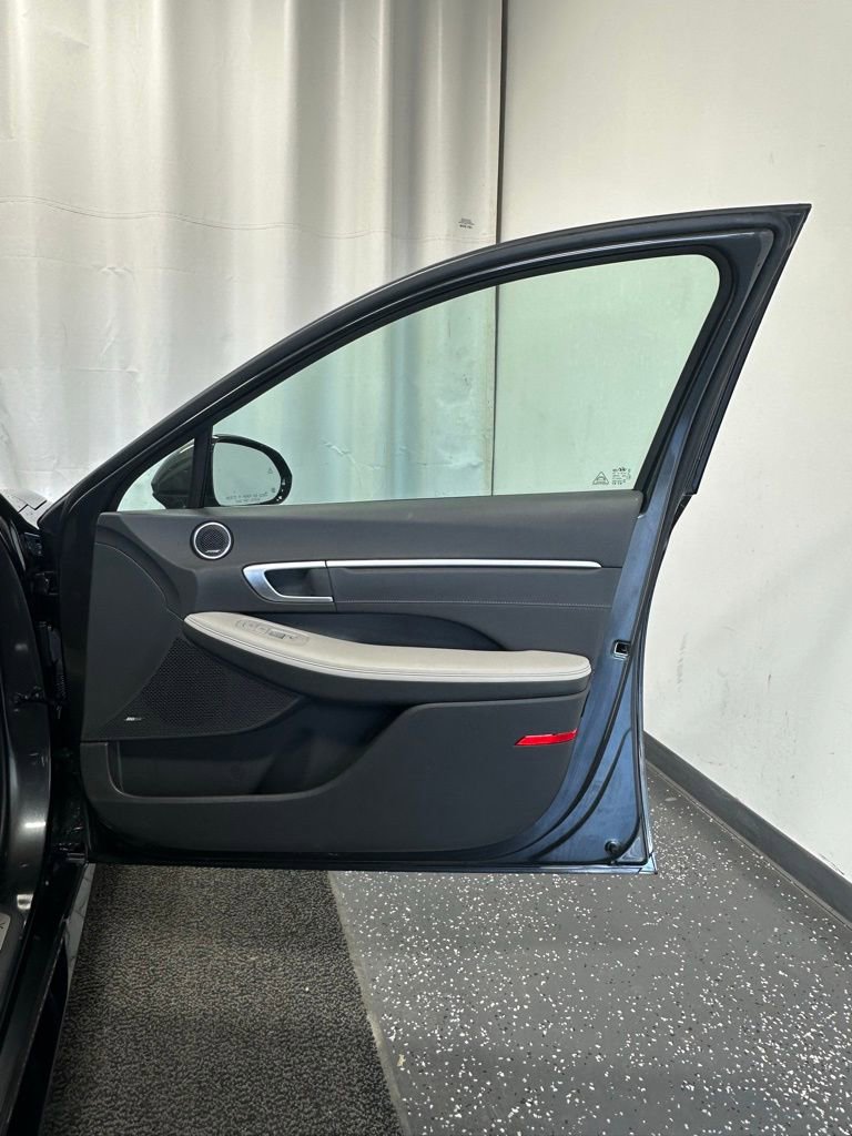 Used 2025 Hyundai Sonata Limited image 17