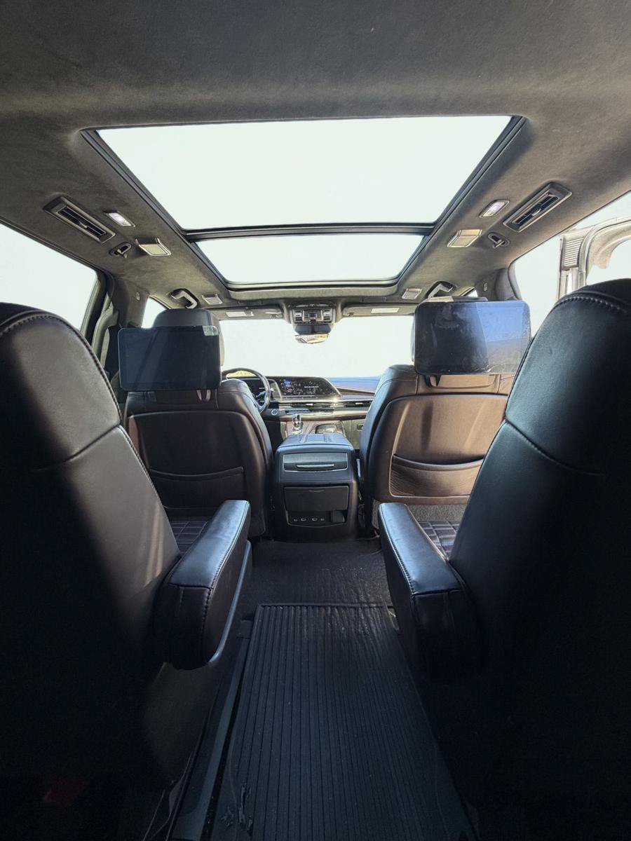 Used 2022 Cadillac Escalade ESV Sport Platinum AWD/4WD image 23