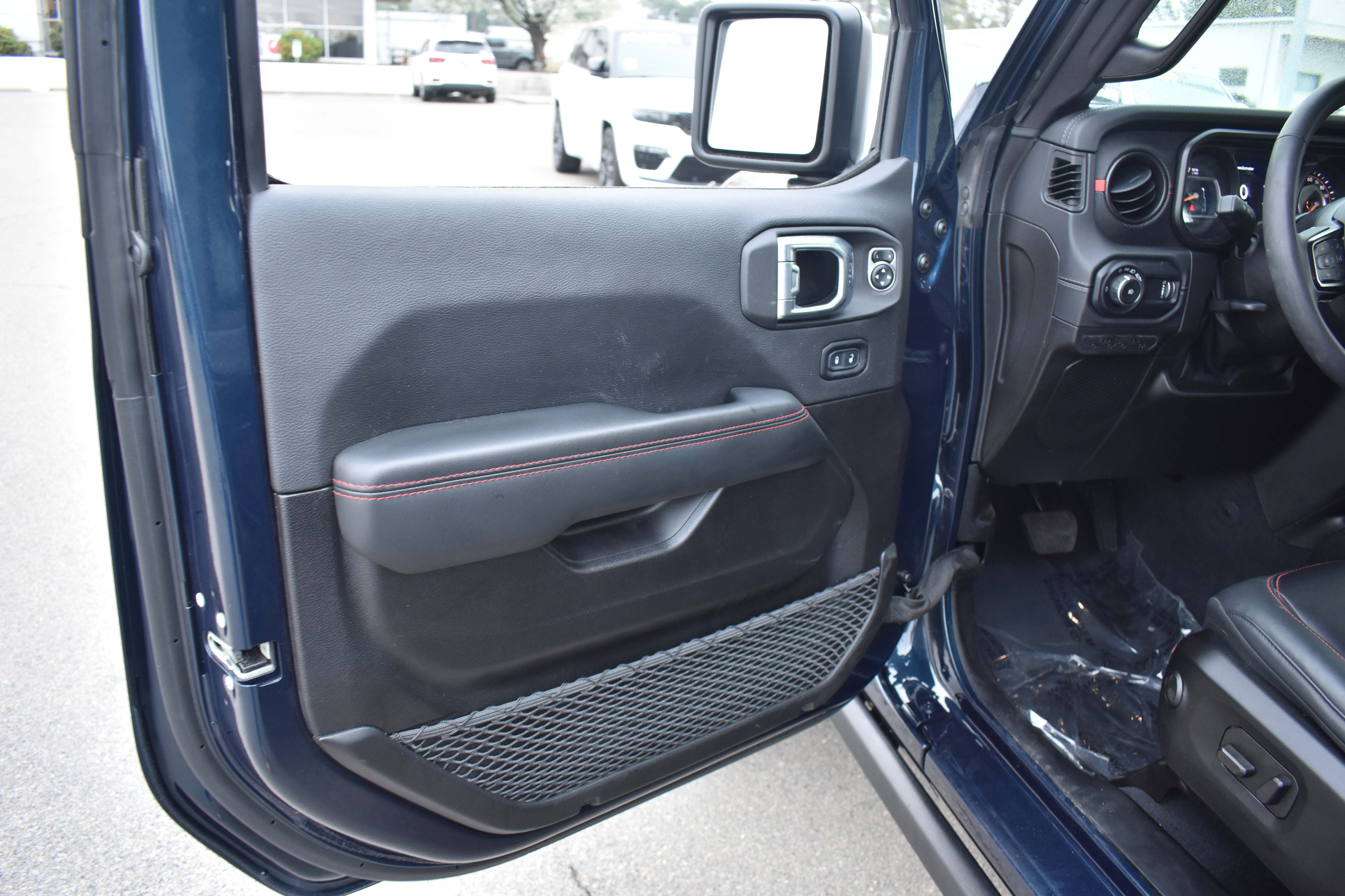 Used 2025 Jeep Wrangler Unlimited Rubicon w/ Safety Group image 25