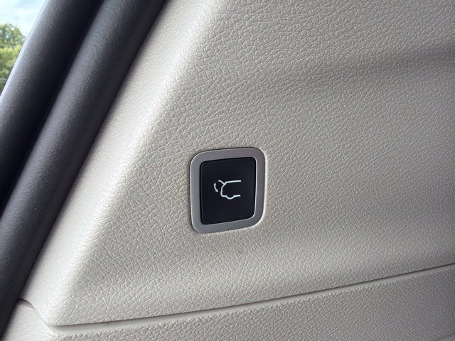 Used 2022 Chrysler Pacifica Limited FWD image 14