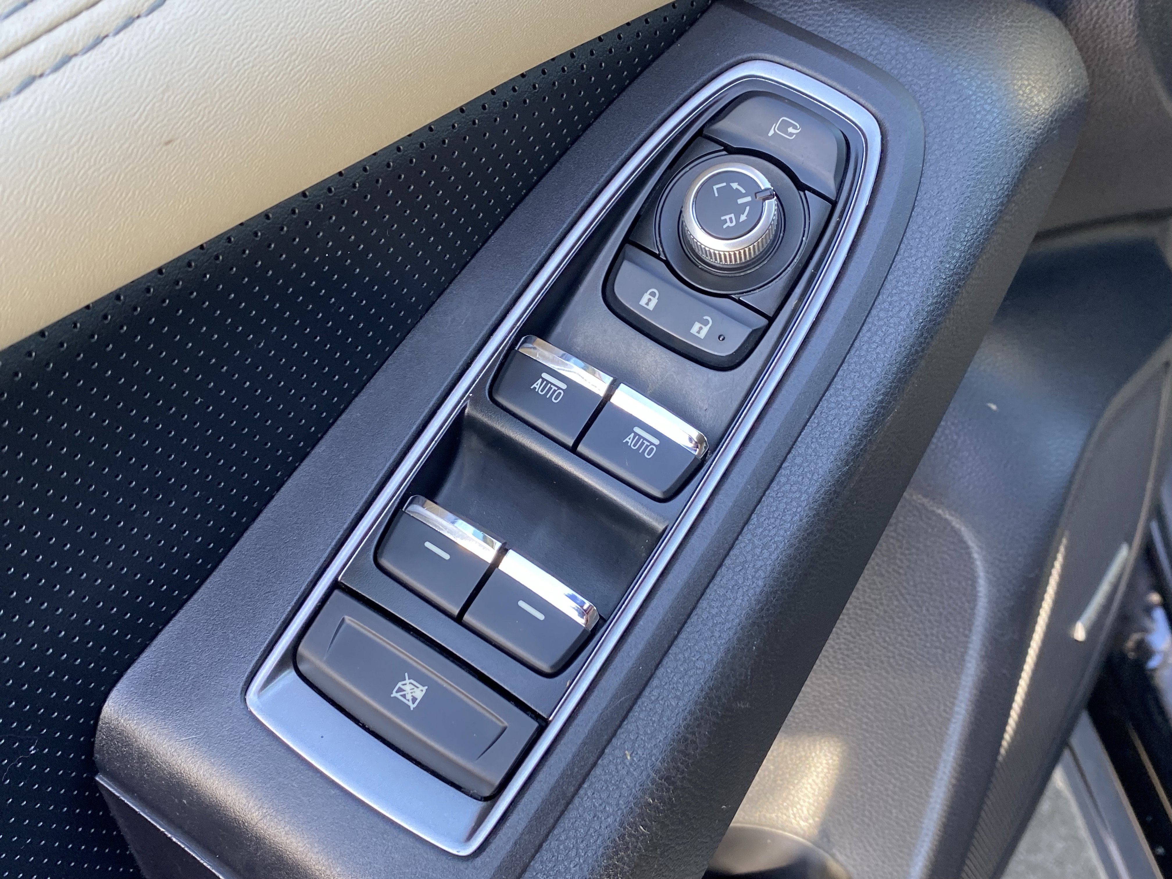 Used 2020 Subaru Ascent Touring image 18