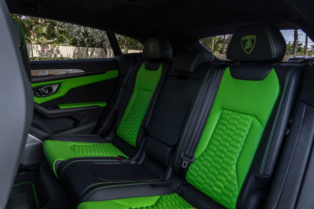 Used 2022 Lamborghini Urus AWD/4WD image 25