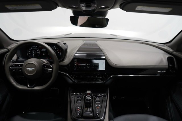 Used 2025 Aston Martin DBX 707 image 18