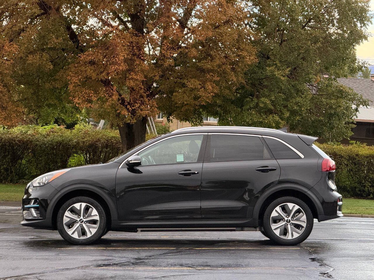 Used 2022 Kia Niro EX FWD image 2