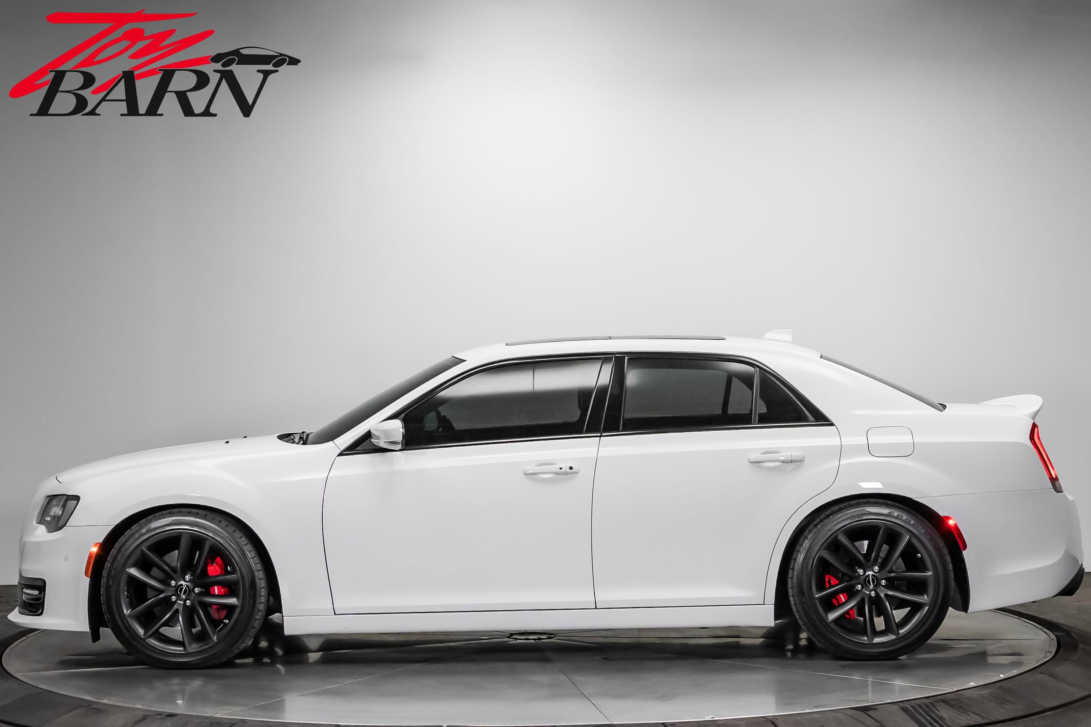 Used 2023 Chrysler 300 C RWD image 2