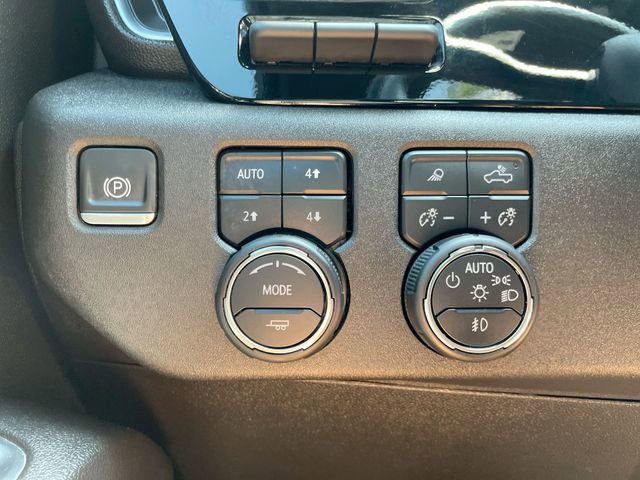 Used 2024 Chevrolet Silverado 2500 High Country w/ Technology Package AWD/4WD image 24