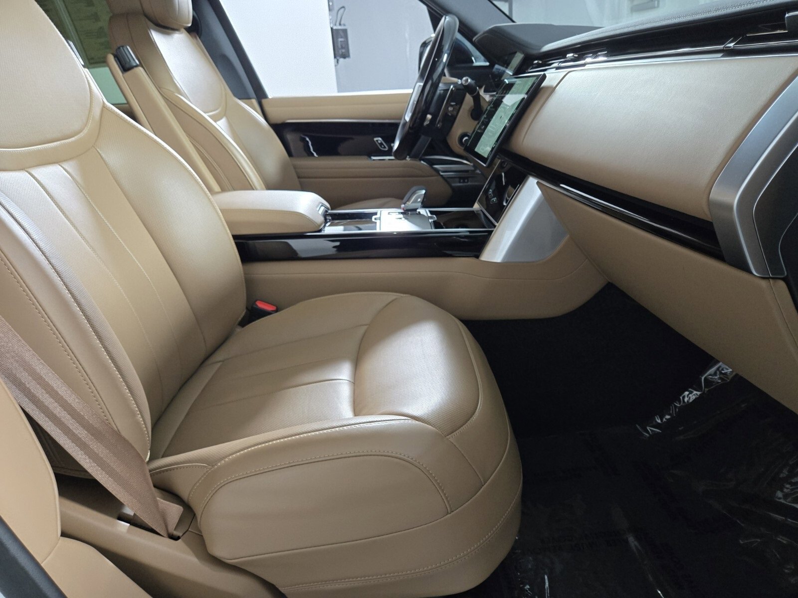 Used 2025 Land Rover Range Rover Long Wheelbase SE image 19