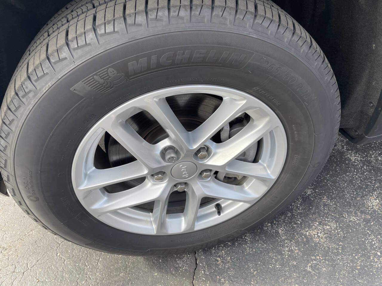 Used 2024 Jeep Grand Cherokee L Laredo w/ Luxury Tech Group I AWD/4WD image 13