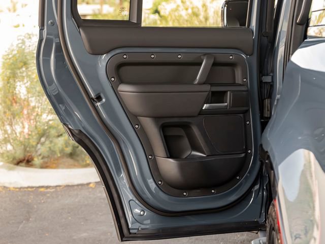 New 2026 Land Rover Defender 110 X-Dynamic SE image 22