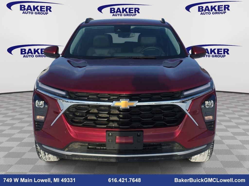 Used 2025 Chevrolet Trax LT w/ LT Convenience Package image 2