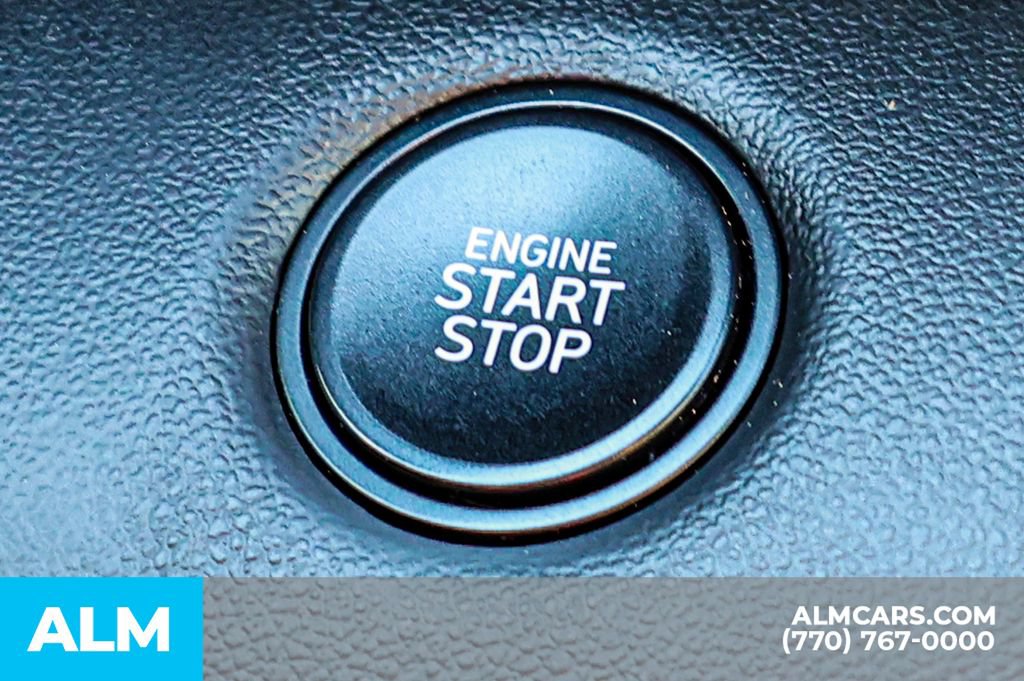 Used 2025 Hyundai Elantra Sport FWD image 41