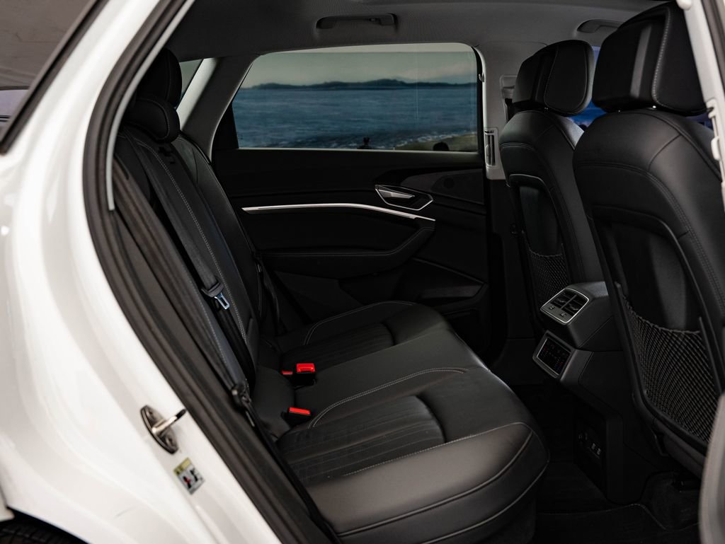 Used 2021 Audi e-tron Premium w/ Convenience Plus Package AWD/4WD image 43