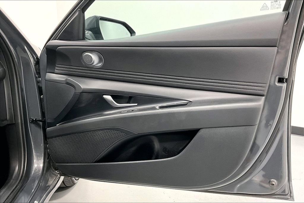Certified 2025 Hyundai Elantra SEL image 23