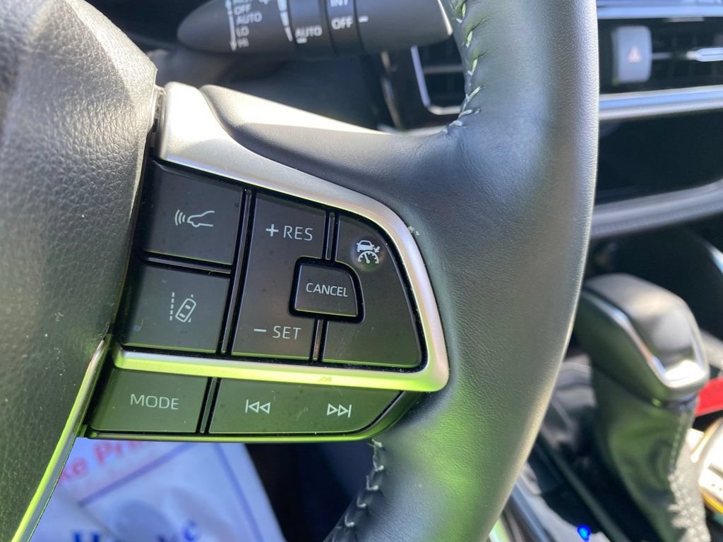Used 2025 Toyota Highlander Platinum AWD/4WD image 30
