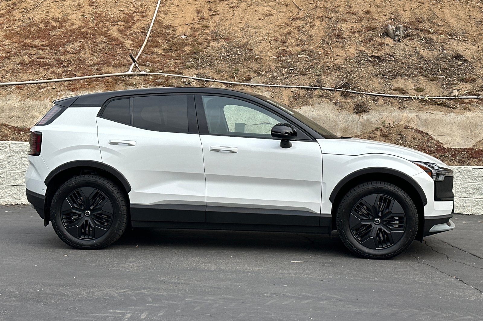 New 2026 Volvo EX30 Cross Country Ultra w/ Protection Package AWD/4WD image 3