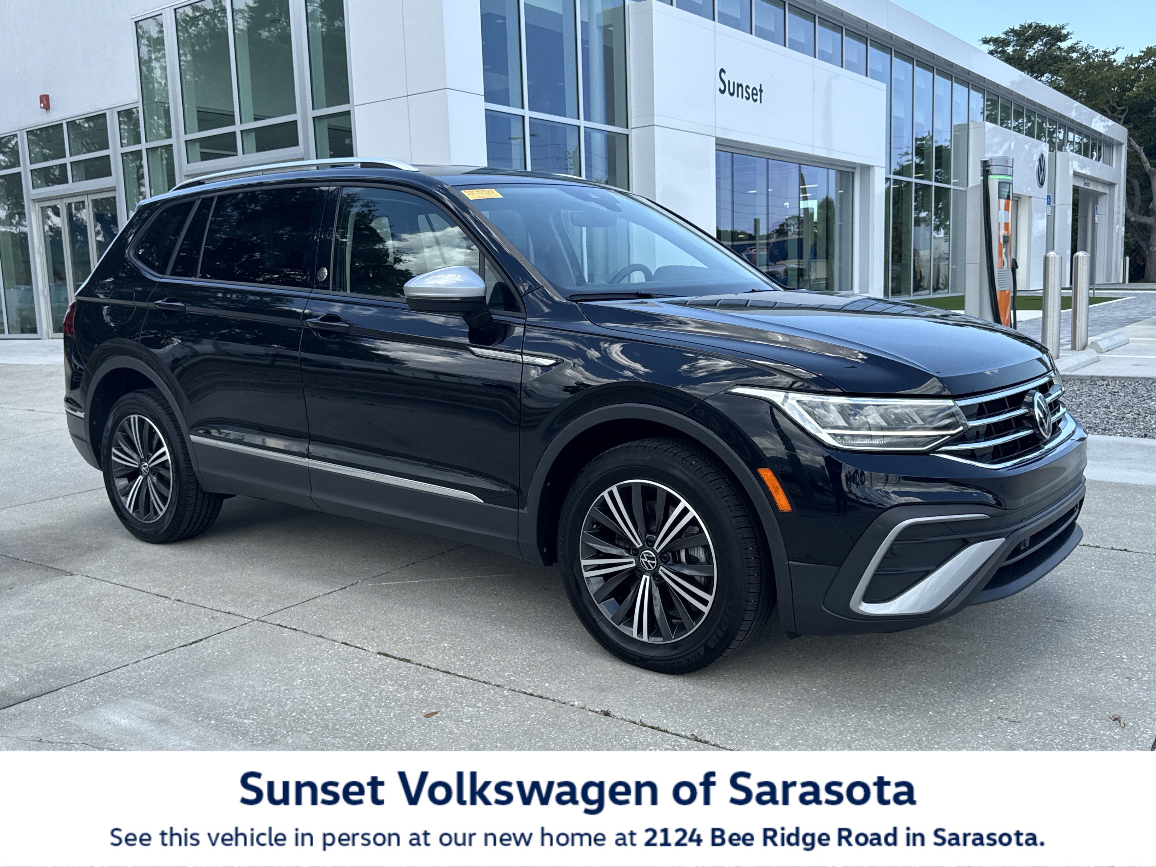 Certified 2024 Volkswagen Tiguan Wolfsburg Edition AWD/4WD image 1