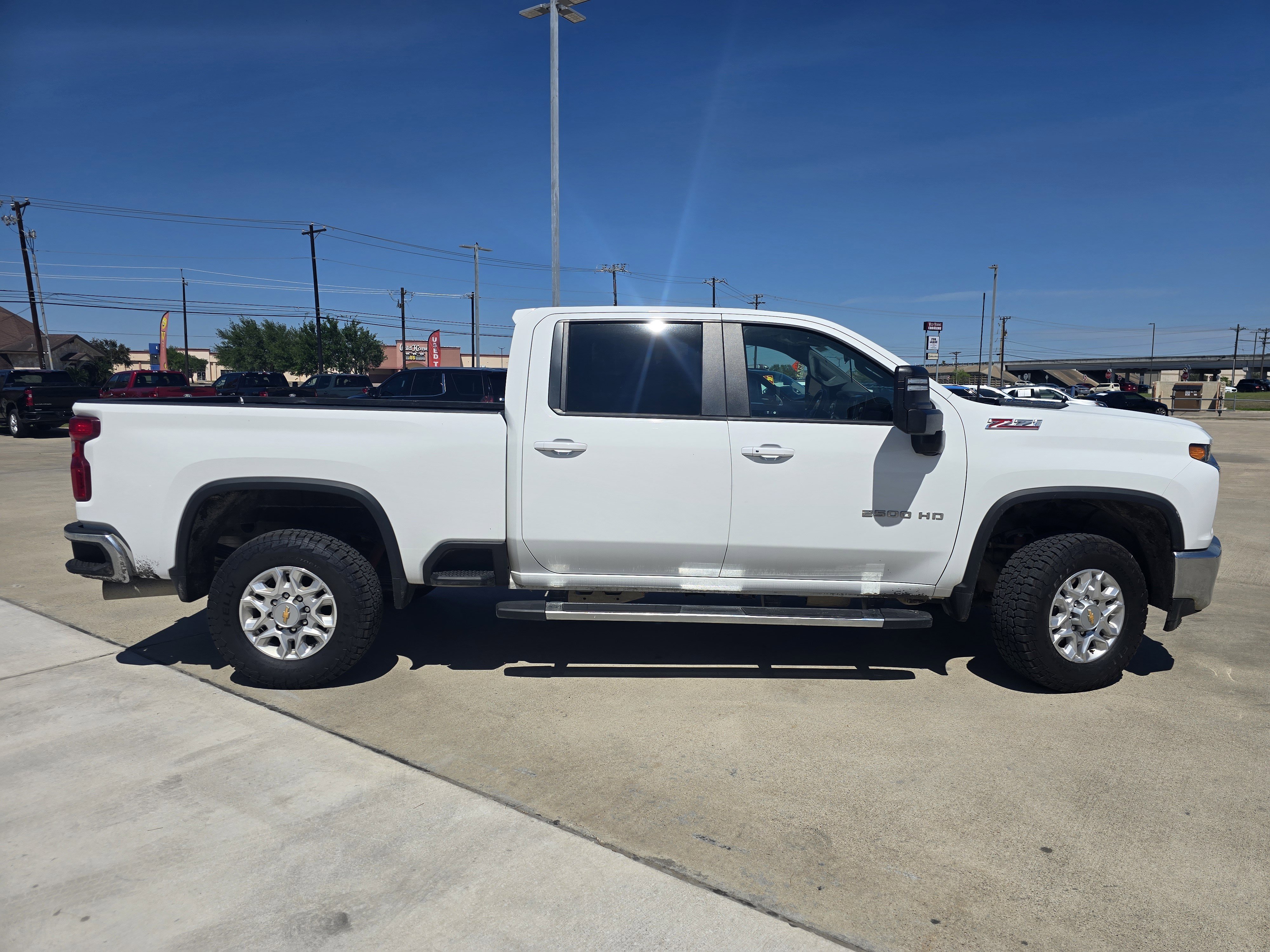 Used 2022 Chevrolet Silverado 2500 LT w/ Convenience Package image 2