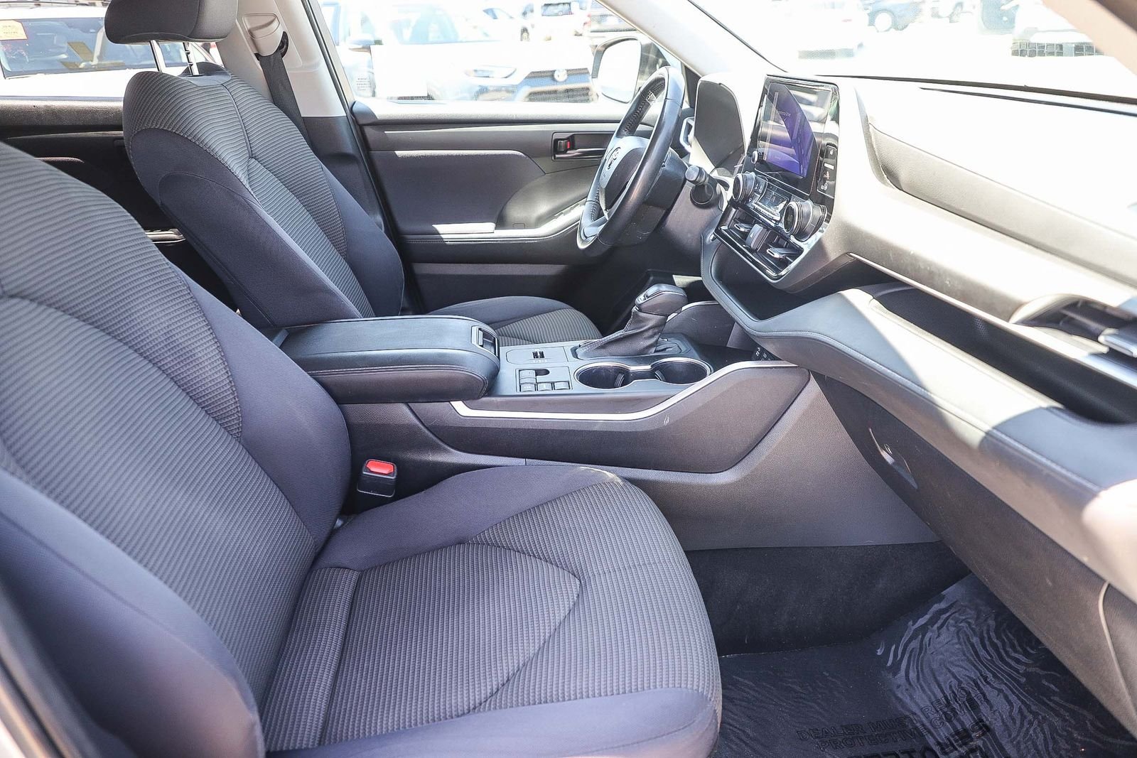 Used 2023 Toyota Highlander LE FWD image 16