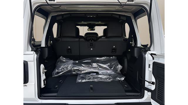 New 2026 Jeep Wrangler Unlimited Rubicon 392 w/ Quick Order Package 27X Moab image 14