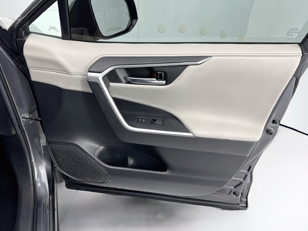 Used 2021 Toyota RAV4 Limited FWD image 24