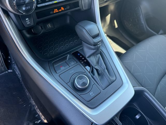 Used 2025 Toyota RAV4 XLE AWD/4WD image 21