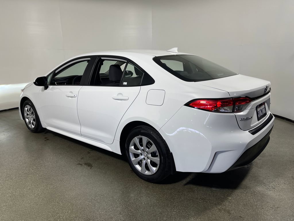 Certified 2025 Toyota Corolla LE FWD image 5