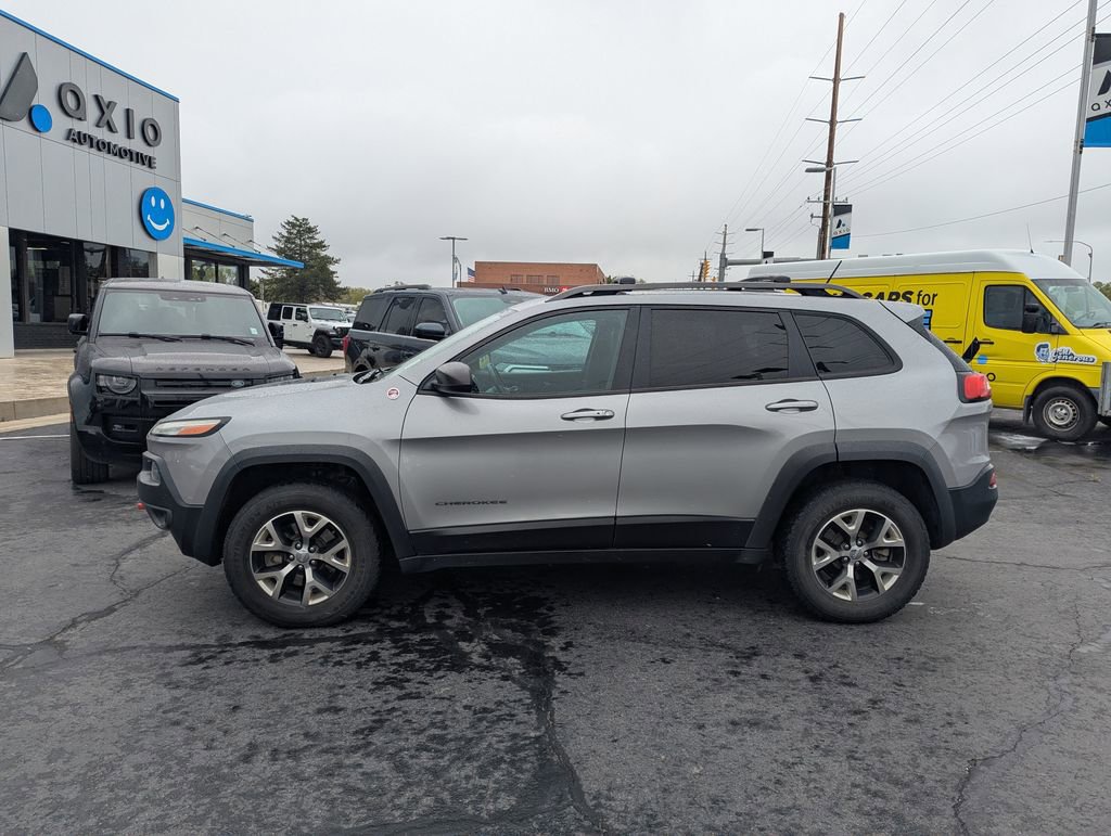 Used 2015 Jeep Cherokee Trailhawk w/ Comfort/Convenience Group AWD/4WD image 8