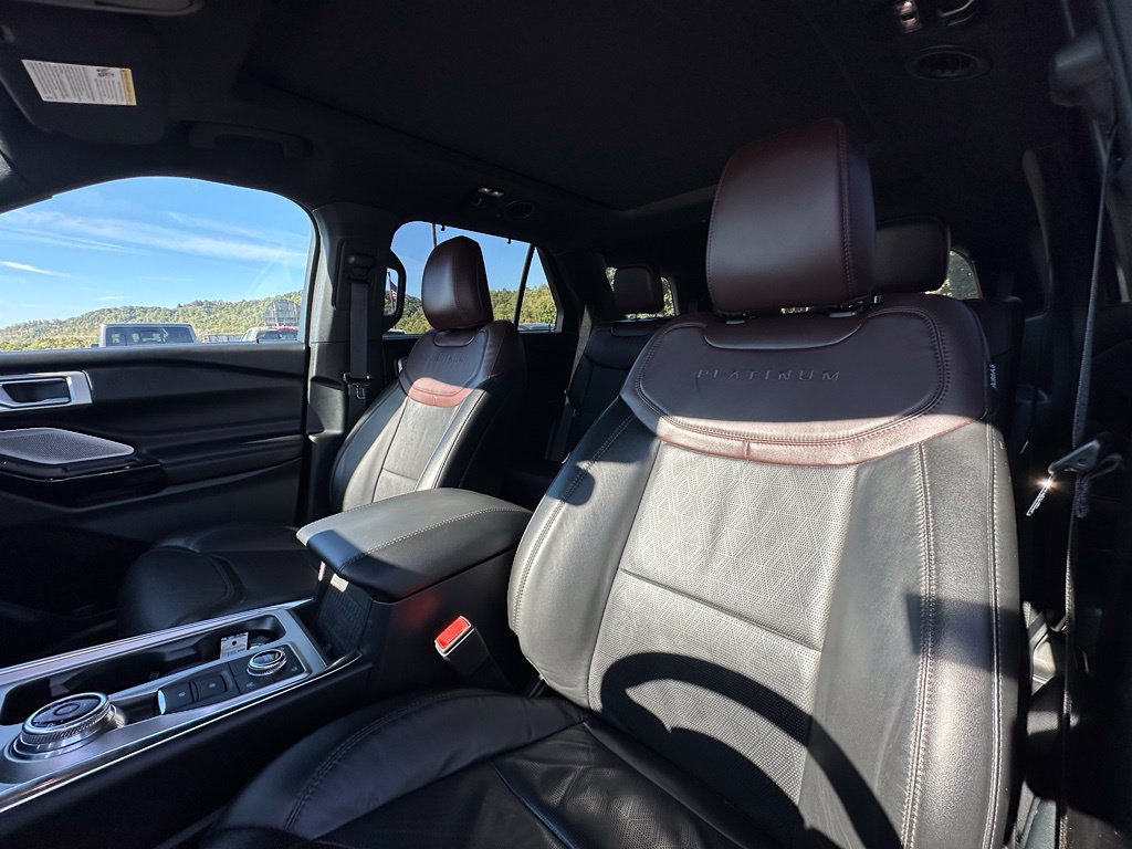 Used 2023 Ford Explorer Platinum w/ Technology Package AWD/4WD image 18