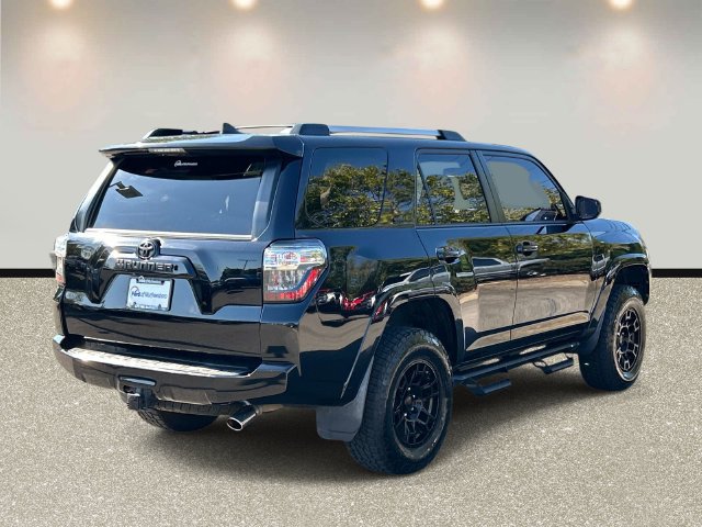 Used 2019 Toyota 4Runner SR5 AWD/4WD image 5