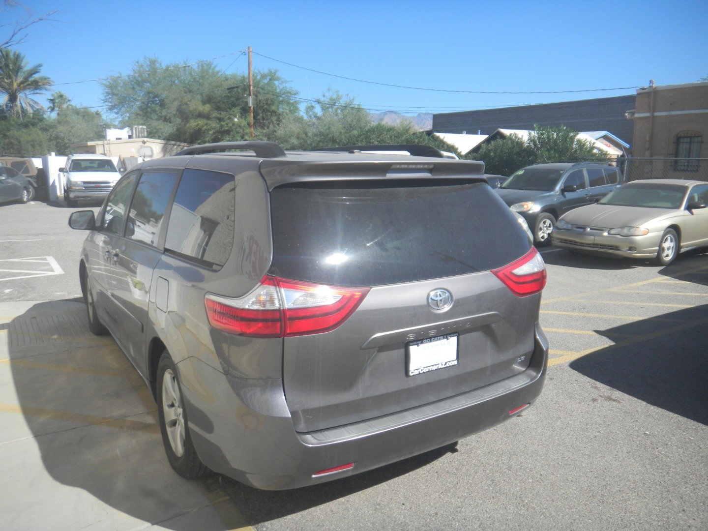 Used 2015 Toyota Sienna LE image 7