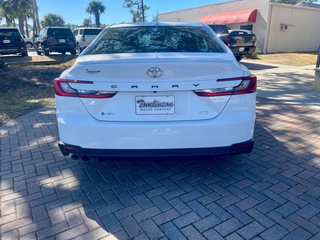 Used 2025 Toyota Camry SE image 4