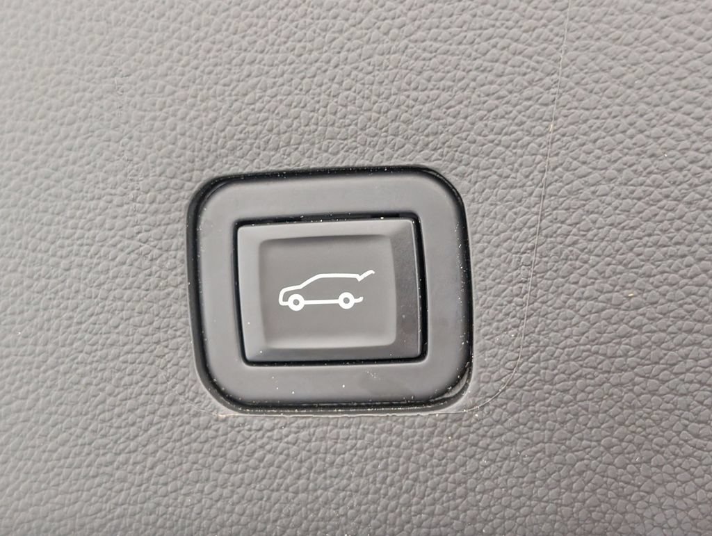 Certified 2020 Chevrolet Traverse LT FWD image 33