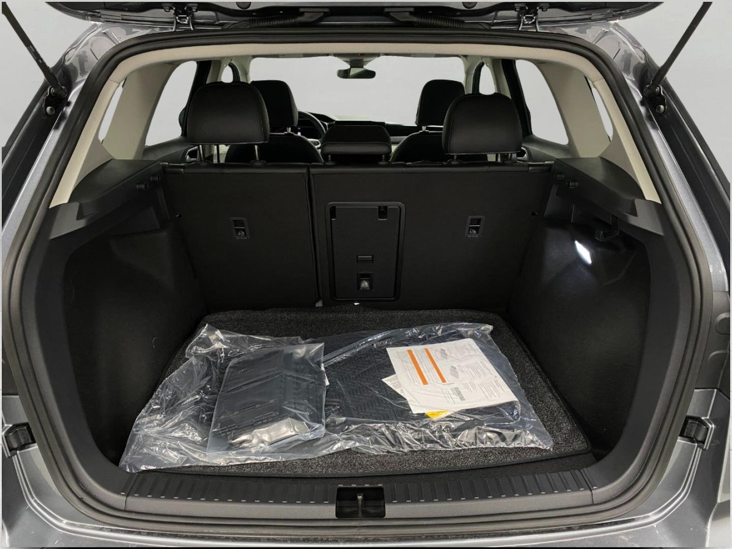 New 2026 Volkswagen Taos SEL AWD/4WD image 5