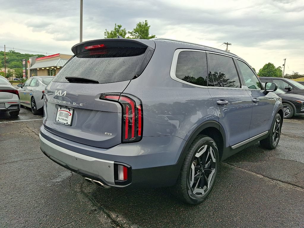 Certified 2024 Kia Telluride EX w/ EX Captain's Chair Package AWD/4WD image 17
