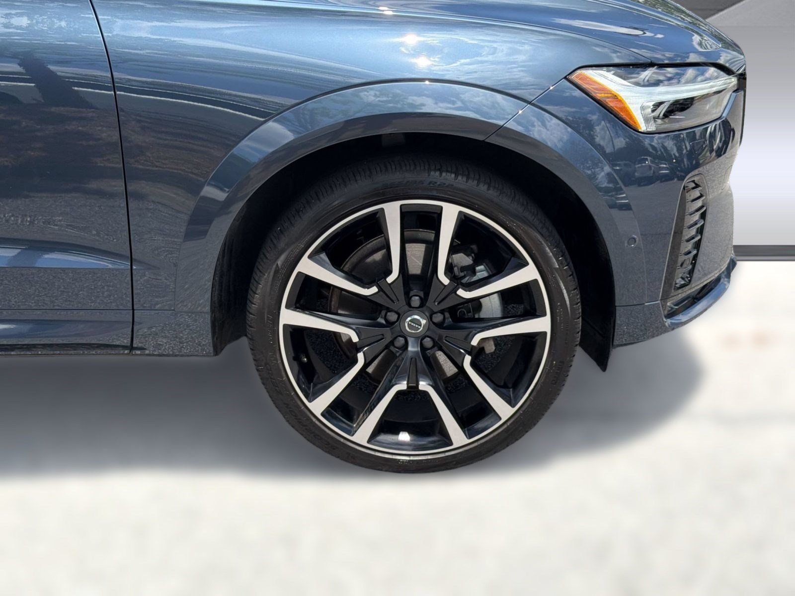 Certified 2024 Volvo XC60 B5 Ultimate w/ Protection Package Premier AWD/4WD image 12