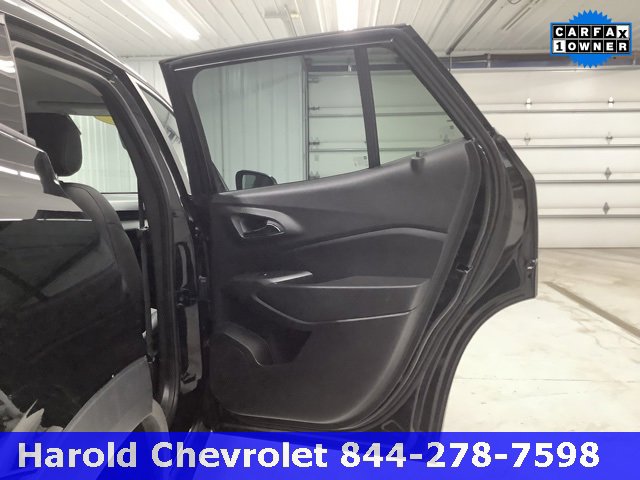 Used 2025 Chevrolet Trax LT w/ LT Convenience Package image 8