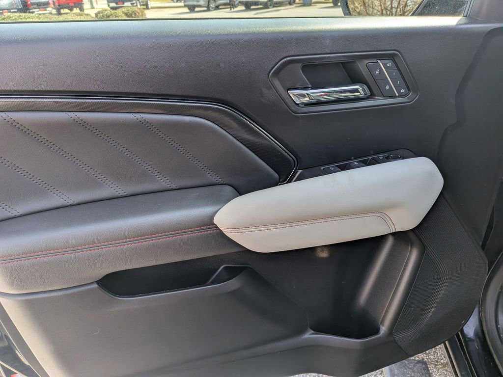 Used 2024 GMC Canyon AT4X image 13