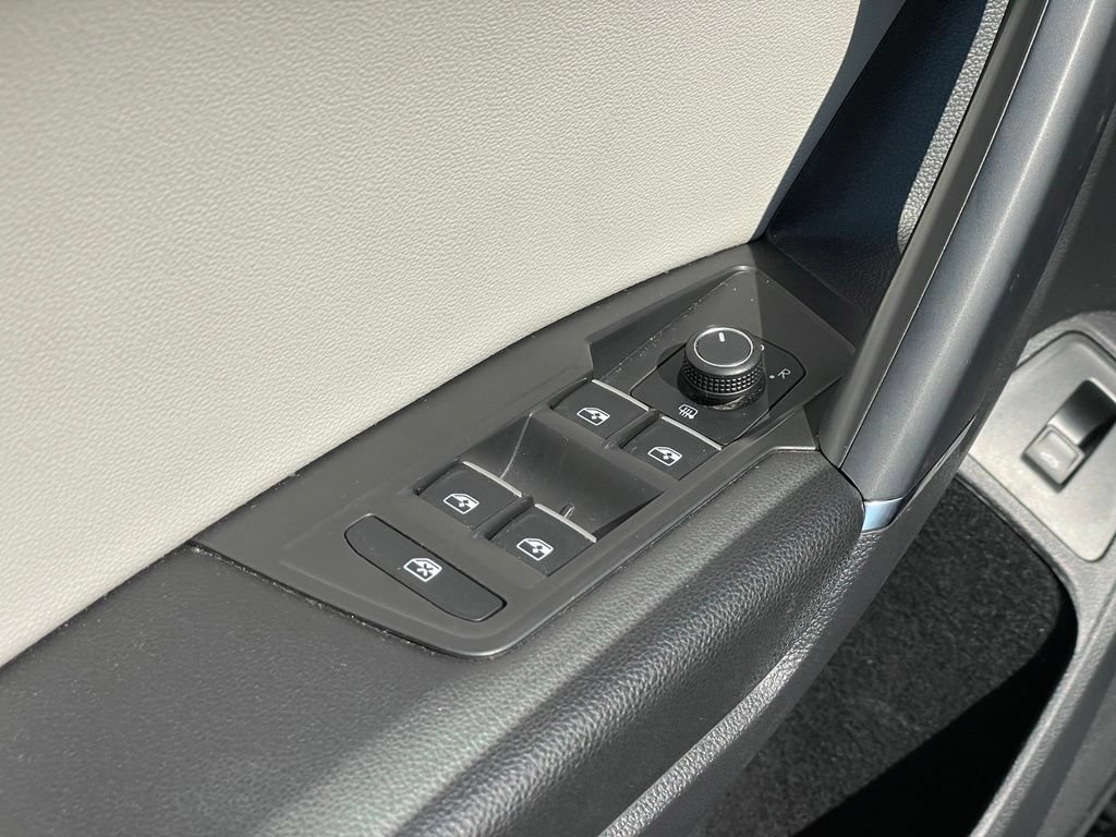 Used 2020 Volkswagen Tiguan SEL AWD/4WD image 15