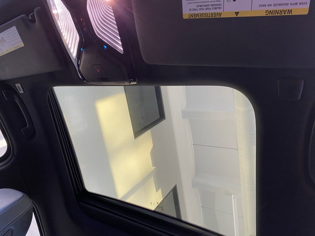 Used 2024 BMW 330e xDrive image 25