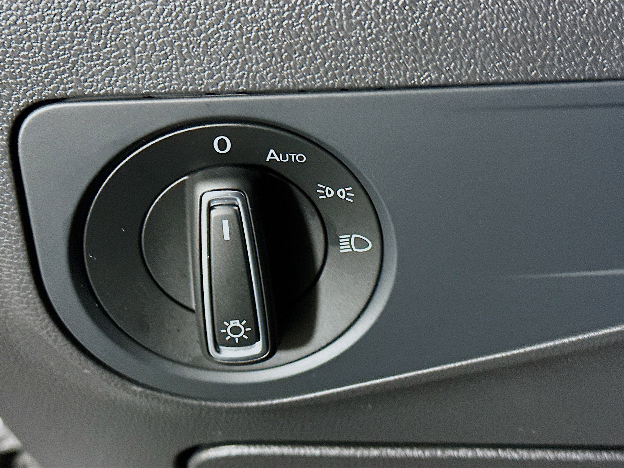 Used 2023 Volkswagen Tiguan SE image 16