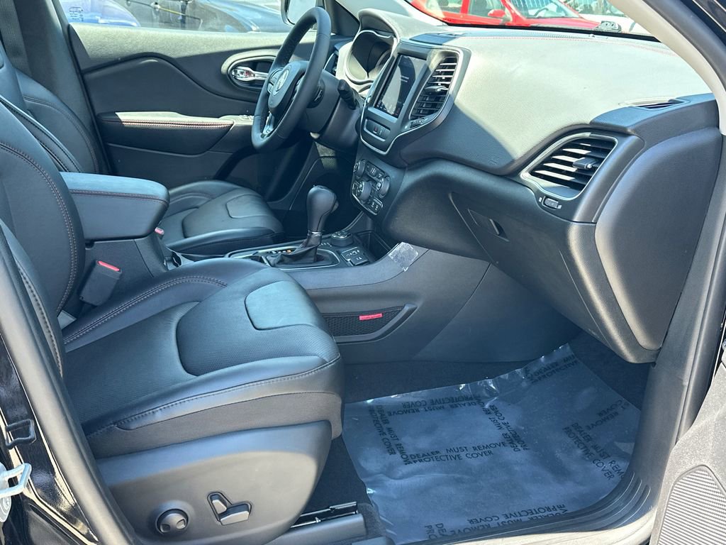 Used 2022 Jeep Cherokee Trailhawk w/ Premium Leather Package AWD/4WD image 12