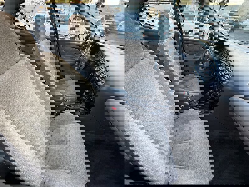 Used 2001 Oldsmobile Alero GX image 12