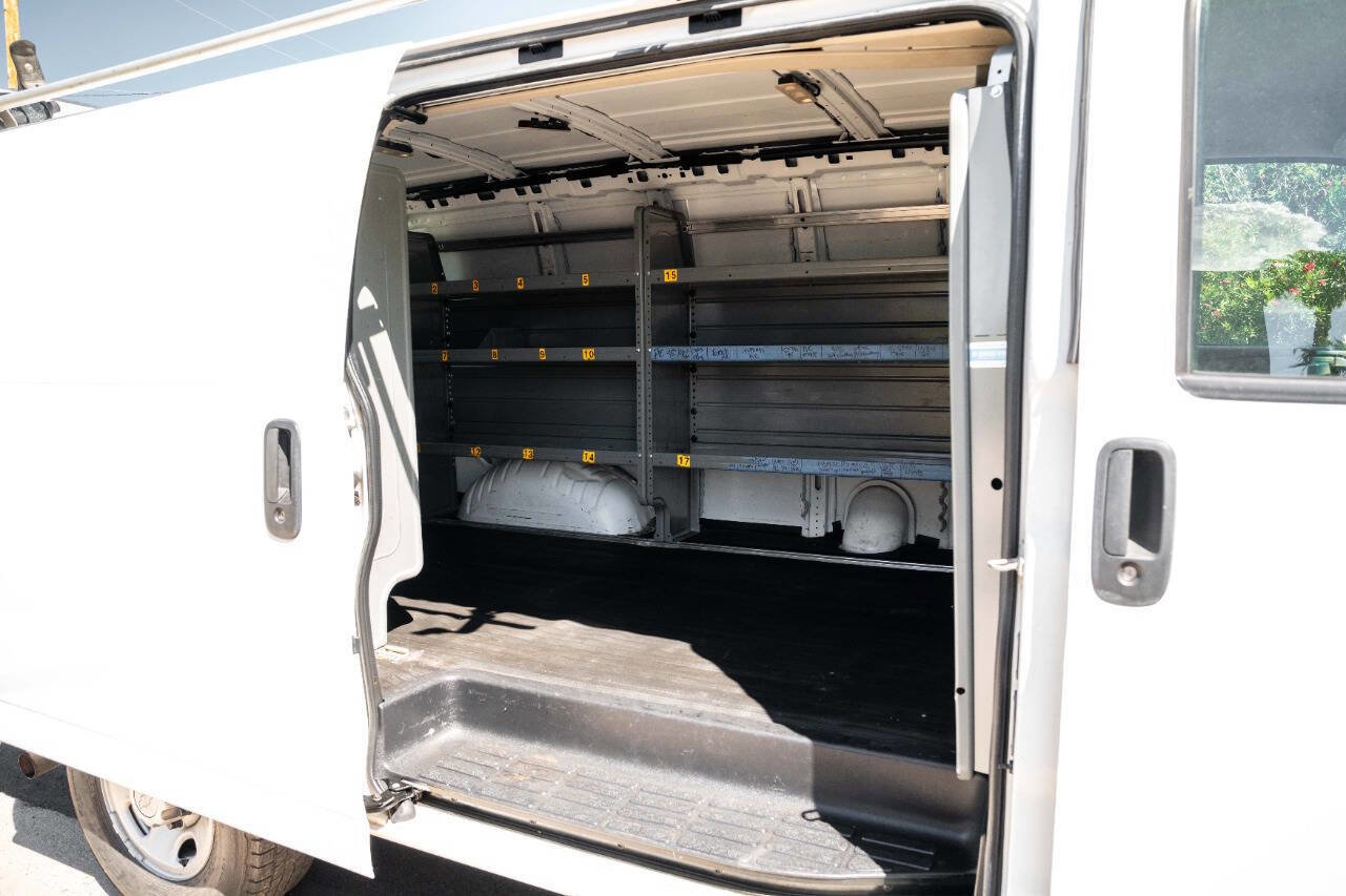 Used 2016 Chevrolet Express 2500 image 18