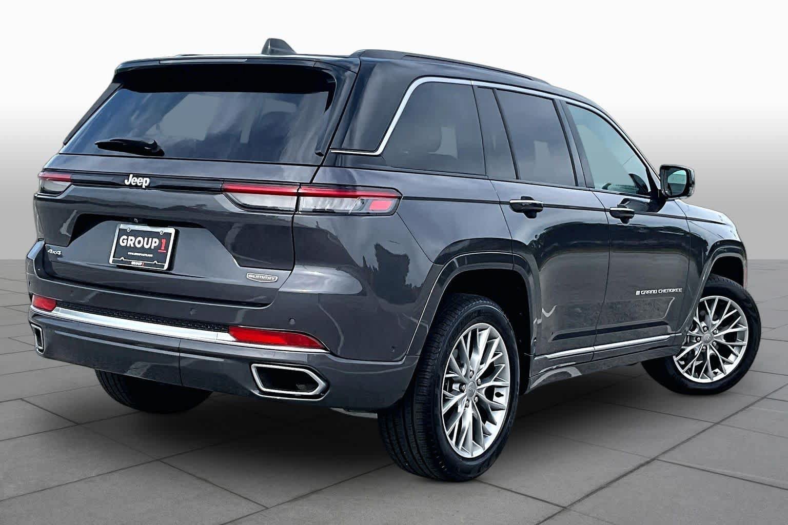 Used 2025 Jeep Grand Cherokee Summit AWD/4WD image 13