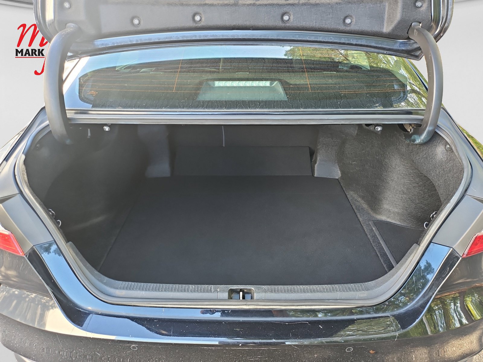 Used 2018 Toyota Camry XLE FWD image 17