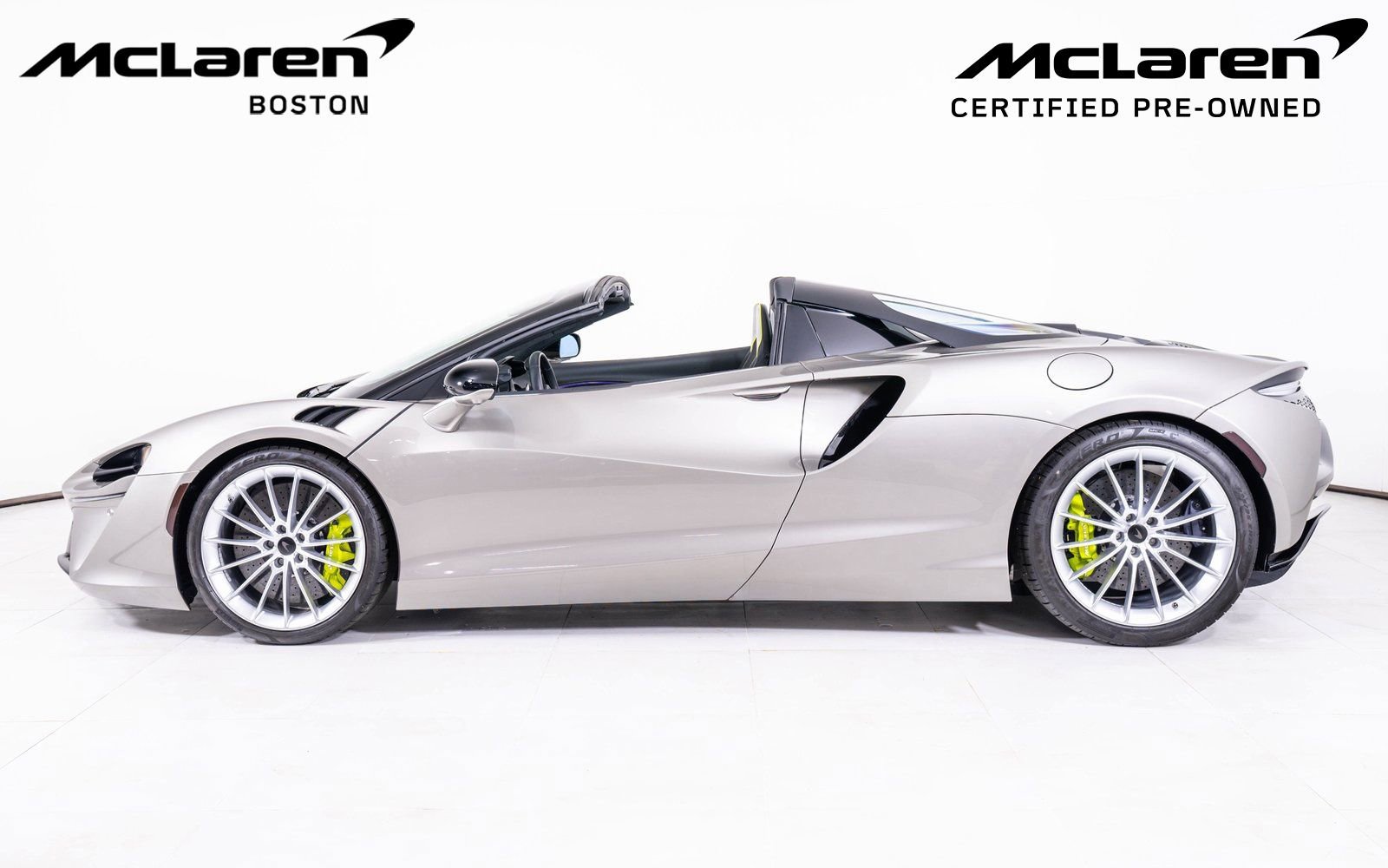 Used 2025 McLaren Artura Spider image 2