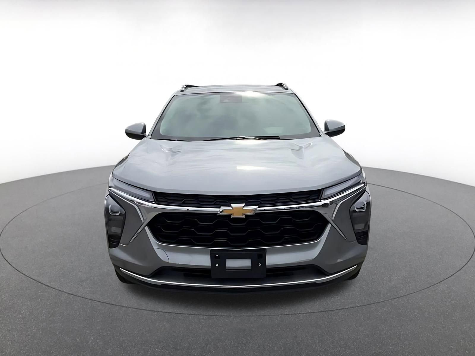 Used 2025 Chevrolet Trax LT w/ LT Convenience Package FWD image 5