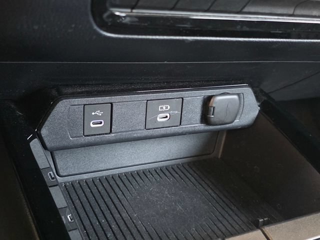 Used 2024 Toyota Prius XLE FWD image 22