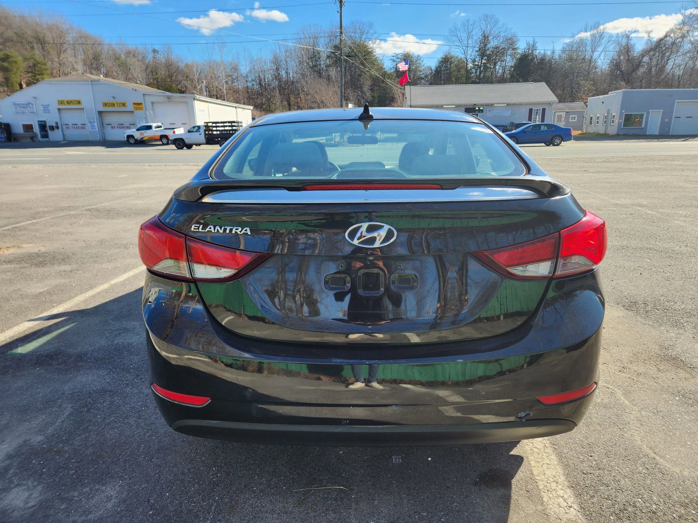 Used 2015 Hyundai Elantra SE w/ Option Group 02 FWD image 9